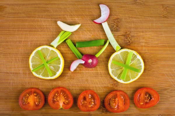 健康的生活方式概念-蔬菜自行车 — 图库照片