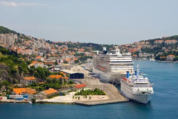 Brücke in der Küstenstadt Dubrovnik in Kroatien — Stockfoto