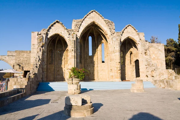 Visa av medeltida kyrkliga ruiner, Rhodos, Grekland — Stockfoto