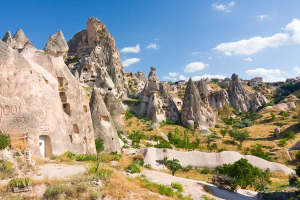 Ortahisar cave city in Capapdocia, Turquía — Foto de Stock