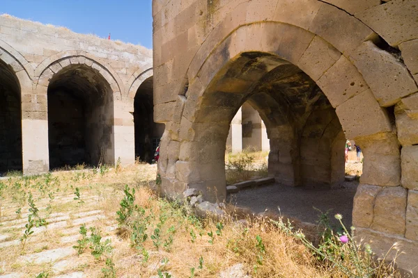 Multiple arches and columns in the caravansary on the Silk Road, Turkey — Stock Photo, Image