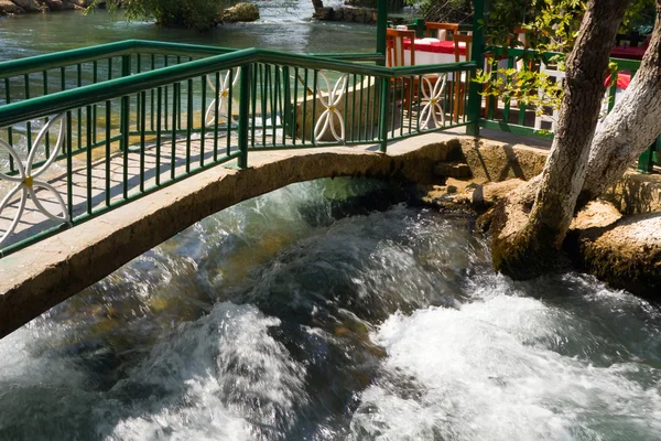 Vodopád manavgat v Turecku - příroda cestovní pozadí — Stock fotografie