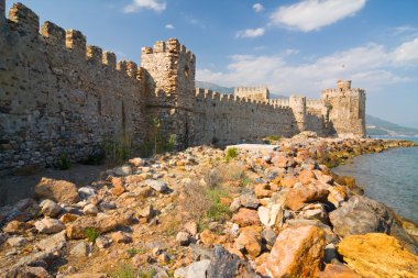 Maumere kale ve denize yakın anamur, Türkiye