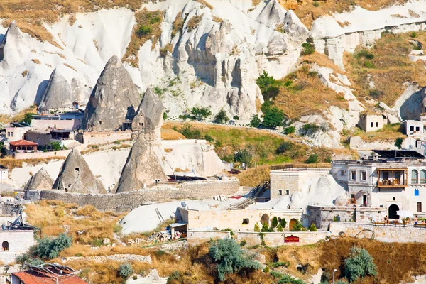 在 capapdocia，土耳其 ortahisar 山洞城 — 图库照片
