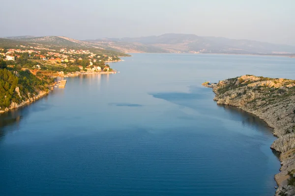 Maslenica-Meerenge des adriatischen Meeres, nördlich von zadar, Kroatien — Stockfoto