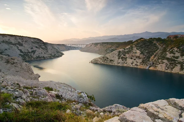 Maslenica strait av Adriatiska havet, norr om zadar, Kroatien — Stockfoto