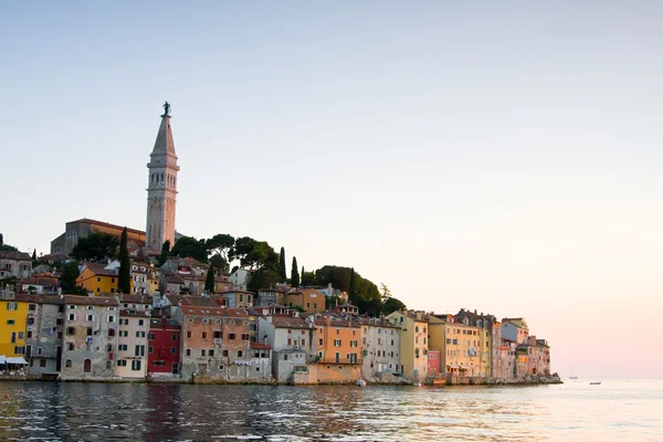 Architektura, Rovinj, Chorvatsko. turistické atrakce Istrie — Stock fotografie