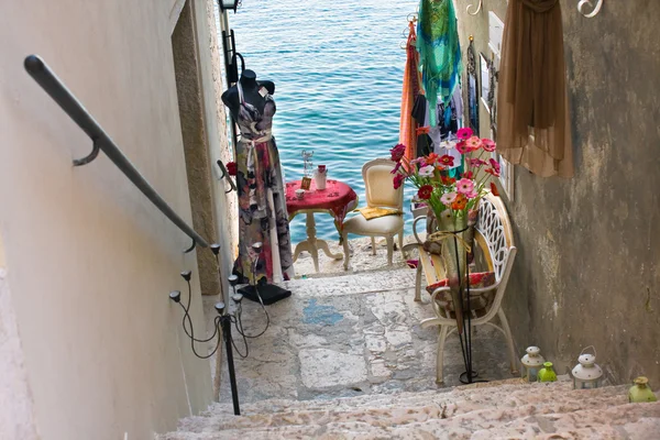 Smalle stenen straat van rovinj, Kroatië — Stockfoto