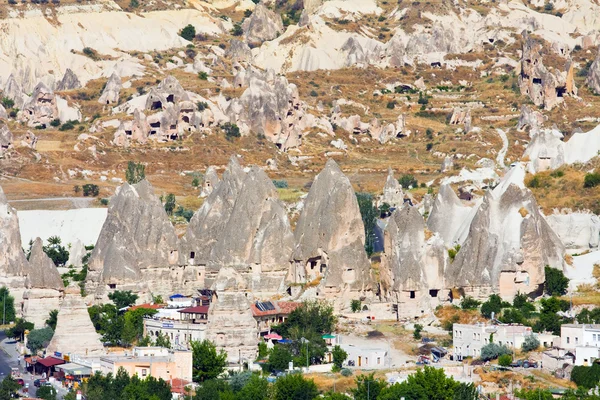 Ortahisar cave city in Capapdocia, Turquía — Foto de Stock