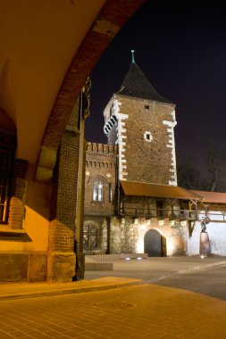 gizemli dar sokakta Krakow fenerler gece ile