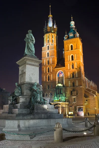 克拉科夫，波兰的夜城市广场 — 图库照片
