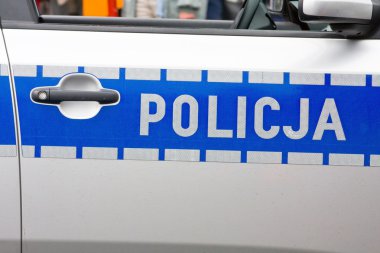 Polis polis Araba kapısını tabelada Lehçe
