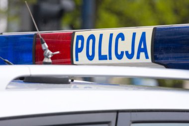 Polis polis arabası çatısı tabelada Lehçe