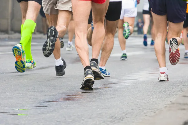 Correr en maratón de la ciudad —  Fotos de Stock