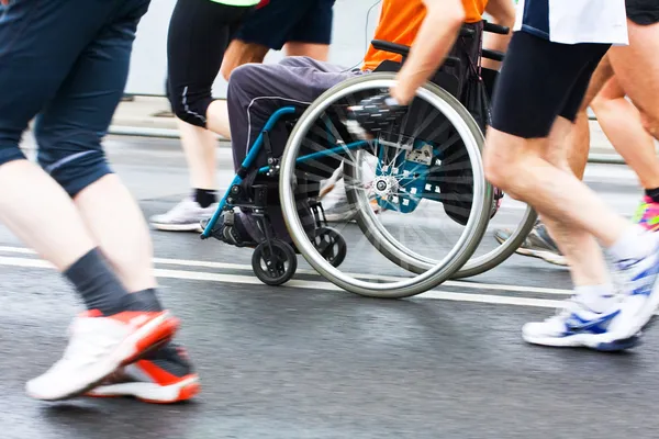 Atleta disabile su una sedia a rotelle sportiva — Foto Stock