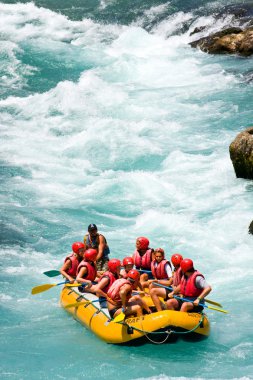 Yeşil Kanyon, Türkiye - 10 Temmuz 2010: Beyaz su manavgat nehir rapids üzerinde Temmuz 10, 2009 yeşil Kanyon, Türkiye rafting. en popüler olan Manavgat Nehri arasında Türkiye'de çatı kirişleri.