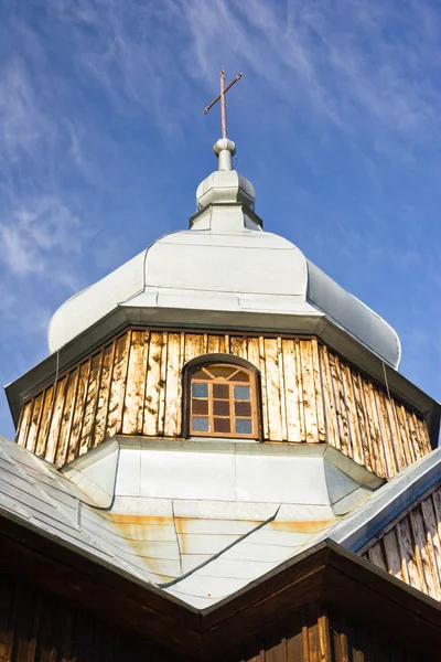 Een oude orthodoxe kerk in chmiel, Bieszczadzki bergen — Stockfoto