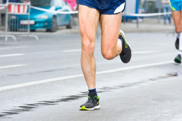 Running in city marathon — Stock Photo, Image