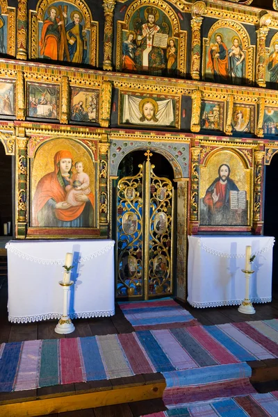 Иконостас в Словацкой православной церкви — стоковое фото