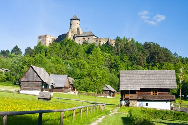 Stara lubovna slott och ett folk friluftsmuseum, Slovakien — Stockfoto