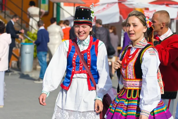 LOCHOW, POLAND -JUNE 25, 2011: The International Folklore Meetings "Kupalnocka" is a festival, which is listed in the calendar of cultural events Mazovia as colorful artists and public meetings devote — Stock Photo, Image