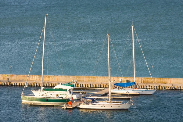 Yacht club i balchik på Svarta havets kust, Bulgarien. — Stockfoto