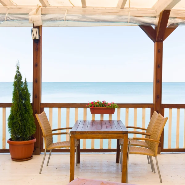 Restaurant buiten aan het strand — Stockfoto