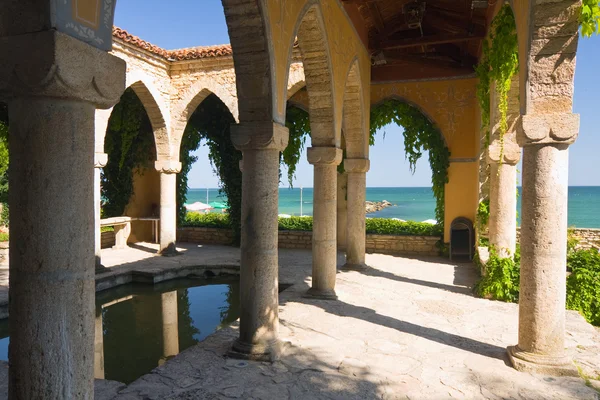 Římské lázně ve dvoře paláce balchik, Bulharsko — Stock fotografie