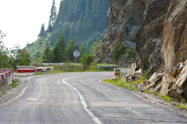 Strada di montagna transfagarasana, Carpazi rumeni — Foto Stock