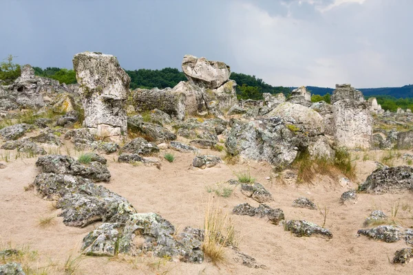 Phänomen Felsformationen in Bulgarien rund um Beloslaw - pobiti kaman — Stockfoto