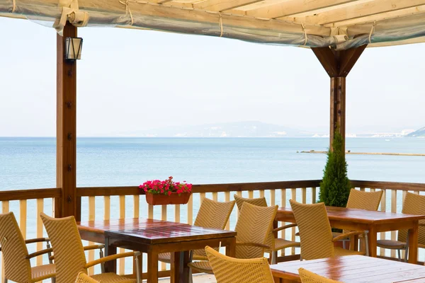 Restaurant op het strand, zee en hemel — Stockfoto