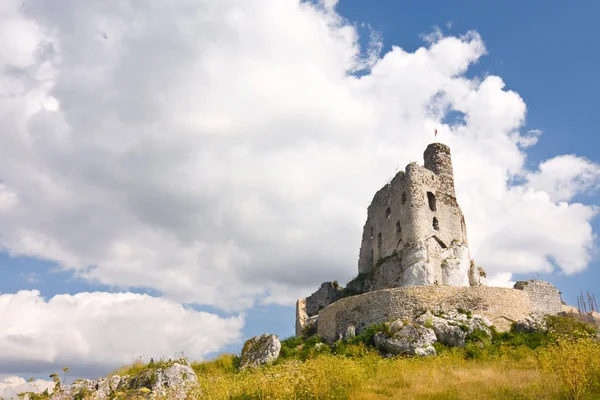 Ruínas do castelo medieval Mirow na Polônia — Fotografia de Stock