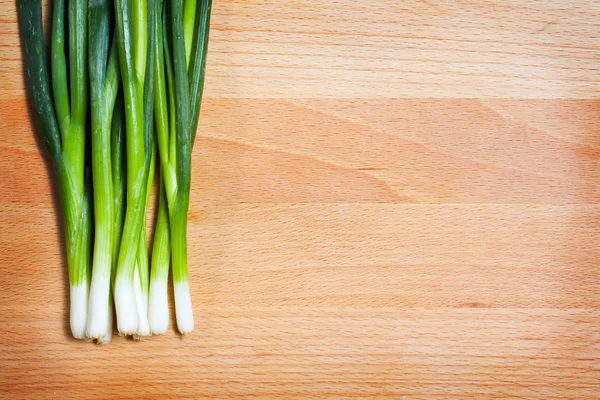 Young onion on cutting board background — Stock Photo, Image