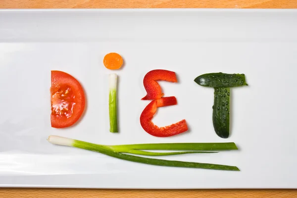 Deska se zeleninou a slovo dieta dřevěné pozadí — Stock fotografie