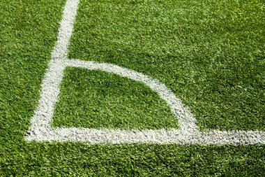 futbol sahası köşesine