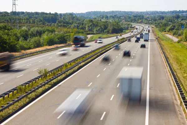 Trafik på en motorvej - Stock-foto