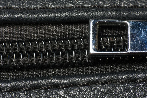 Fundo textura de couro preto com zíper — Fotografia de Stock