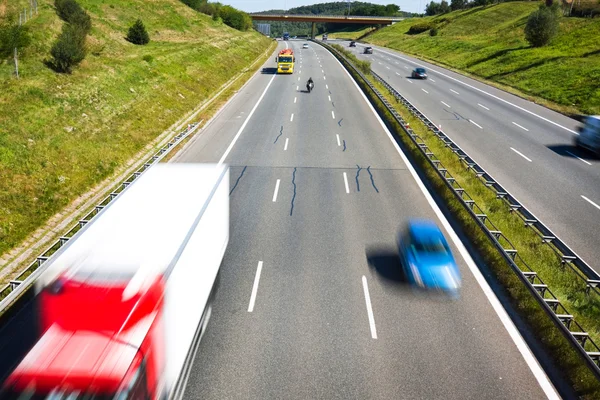 Tráfico en una carretera —  Fotos de Stock