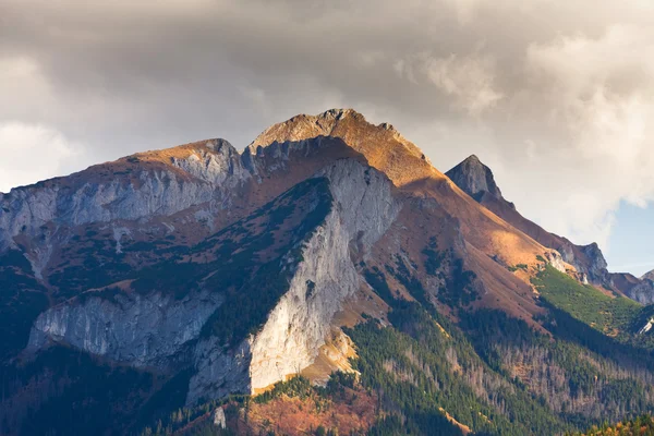 Groza góra krajobraz, tatry, Polska — Zdjęcie stockowe