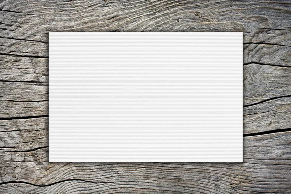 Beyaz kağıt üzerine ahşap tahta — Stok fotoğraf