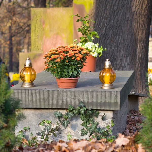 Candle at a cemetary — Stock Photo, Image