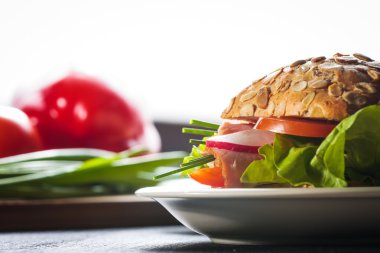 taze ev yapımı sandwich ham marul ve domates ile