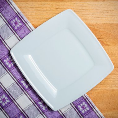 arka plan ile ahşap kesme tahtası üzerinde masa örtüsü