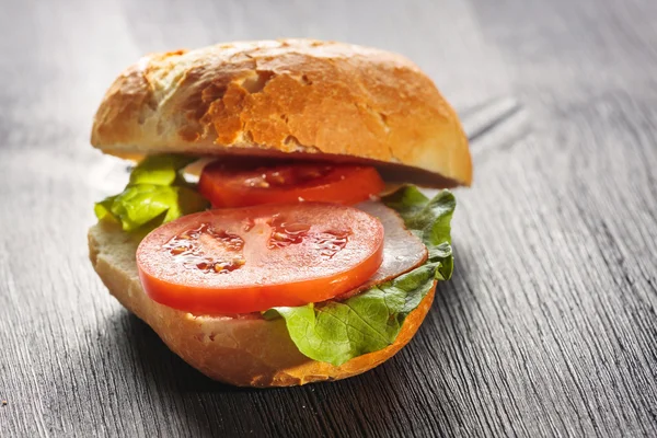 ハムと野菜のサンドイッチ — ストック写真