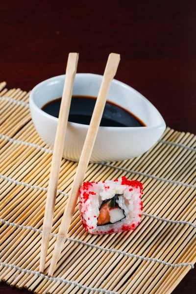 Traditional fresh japanese sushi rolls — Stock Photo, Image