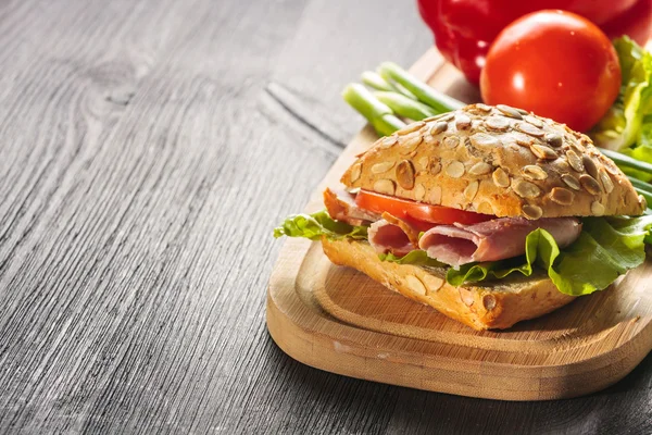 Sandwich with ham, tomatoe and radish — Stock Photo, Image