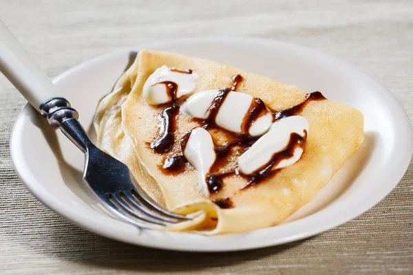 Close up of French style crepe with cream and chocolate sauce — Stock Photo, Image
