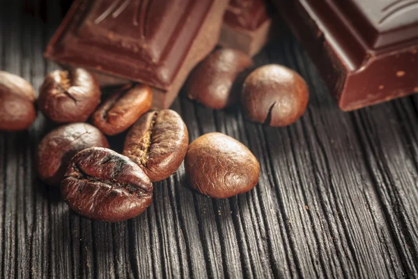 Close up of chocolate and coffee beans, shallow dof — Stock Photo, Image