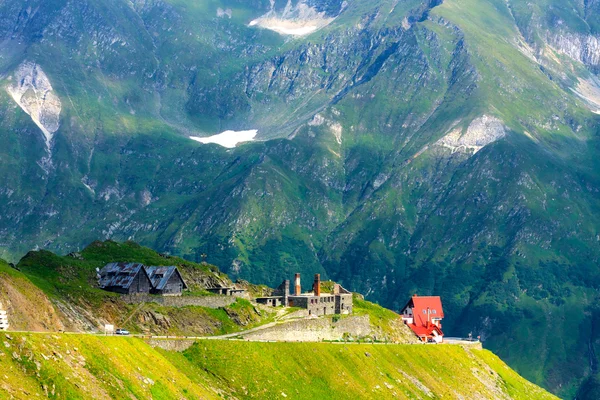 Camino de montaña de Transfagarasan, Cárpatos rumanos — Foto de Stock