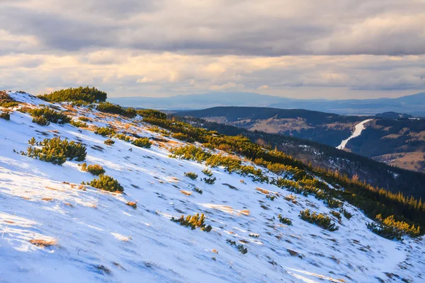 Hala Gasienicowa, paisaje invernal, altas montañas de Tatra — Foto de Stock